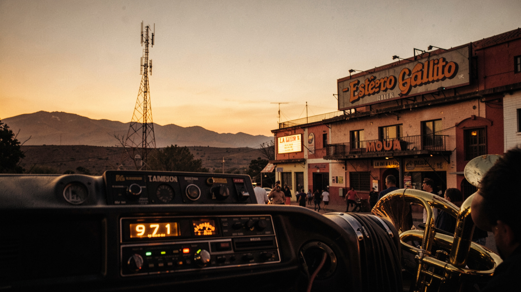 Radio tower and marquee scene in Torreón, Coahuila