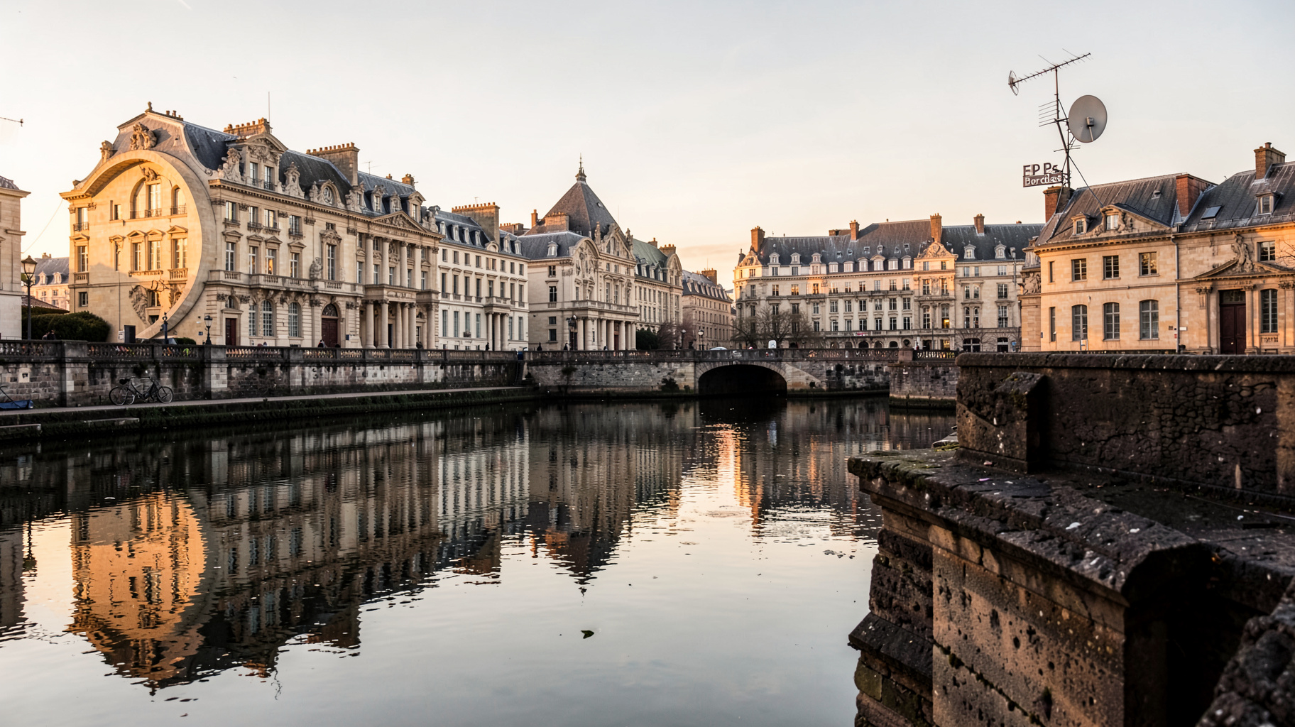 Listen to FIP Bordeaux Online - Eclectic Public Radio from France